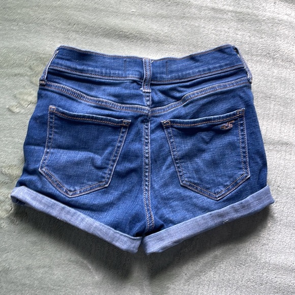Women’s size 0 dark wash Hollister denim shorts - Picture 2 of 3